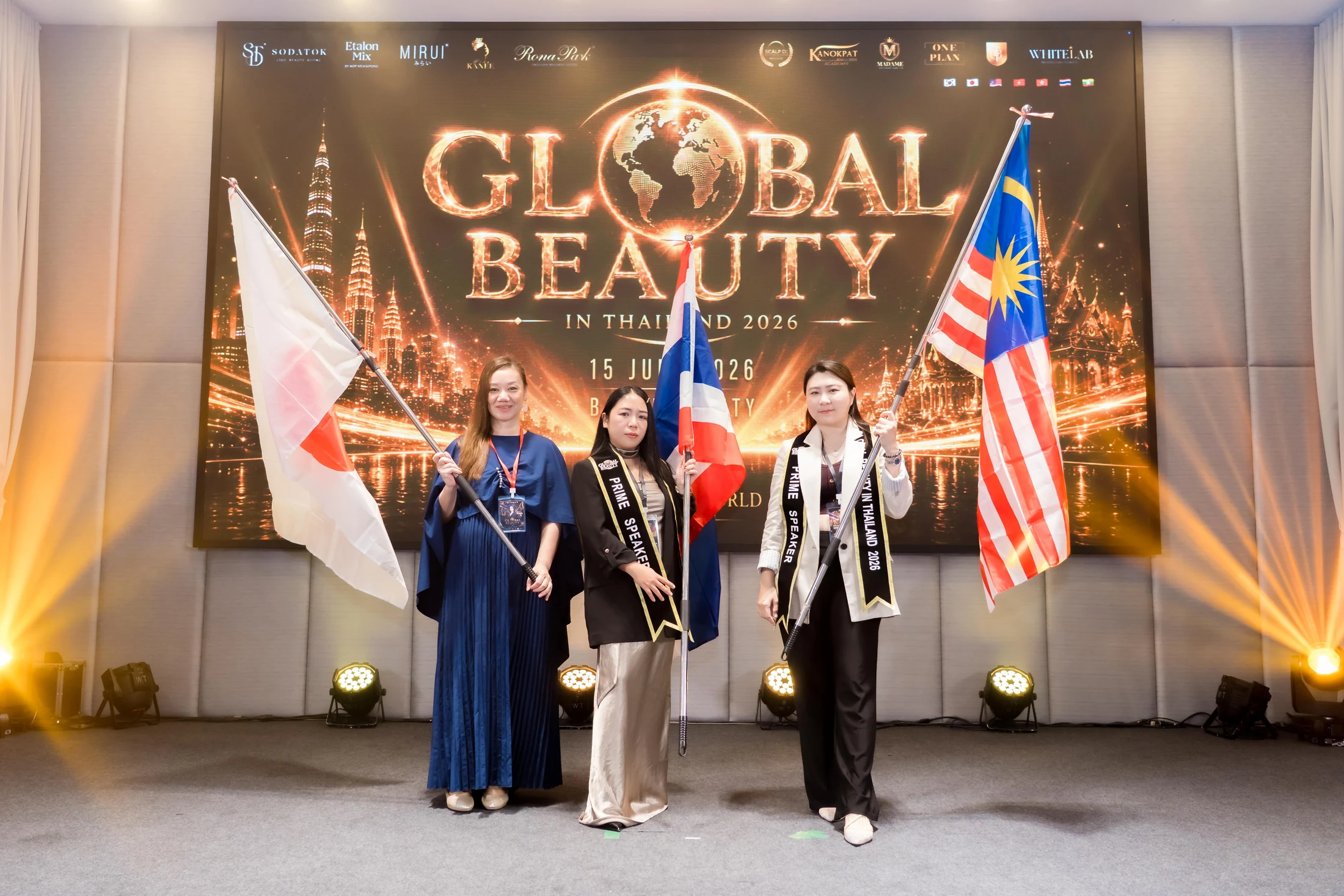 2026年泰国Global Beauty大会国旗舞台合影