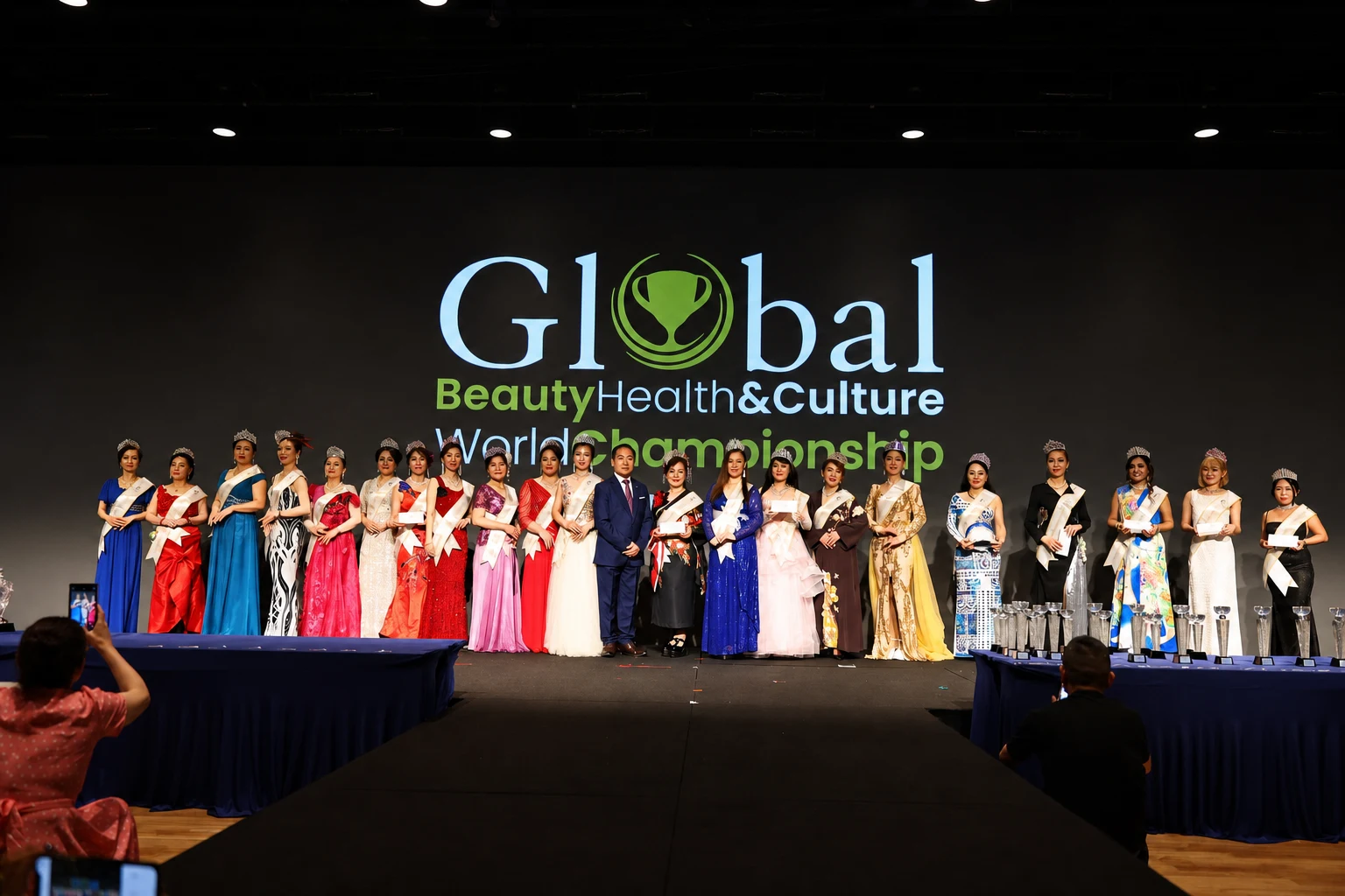 2026年第二届GBHC国际舞台多人合影